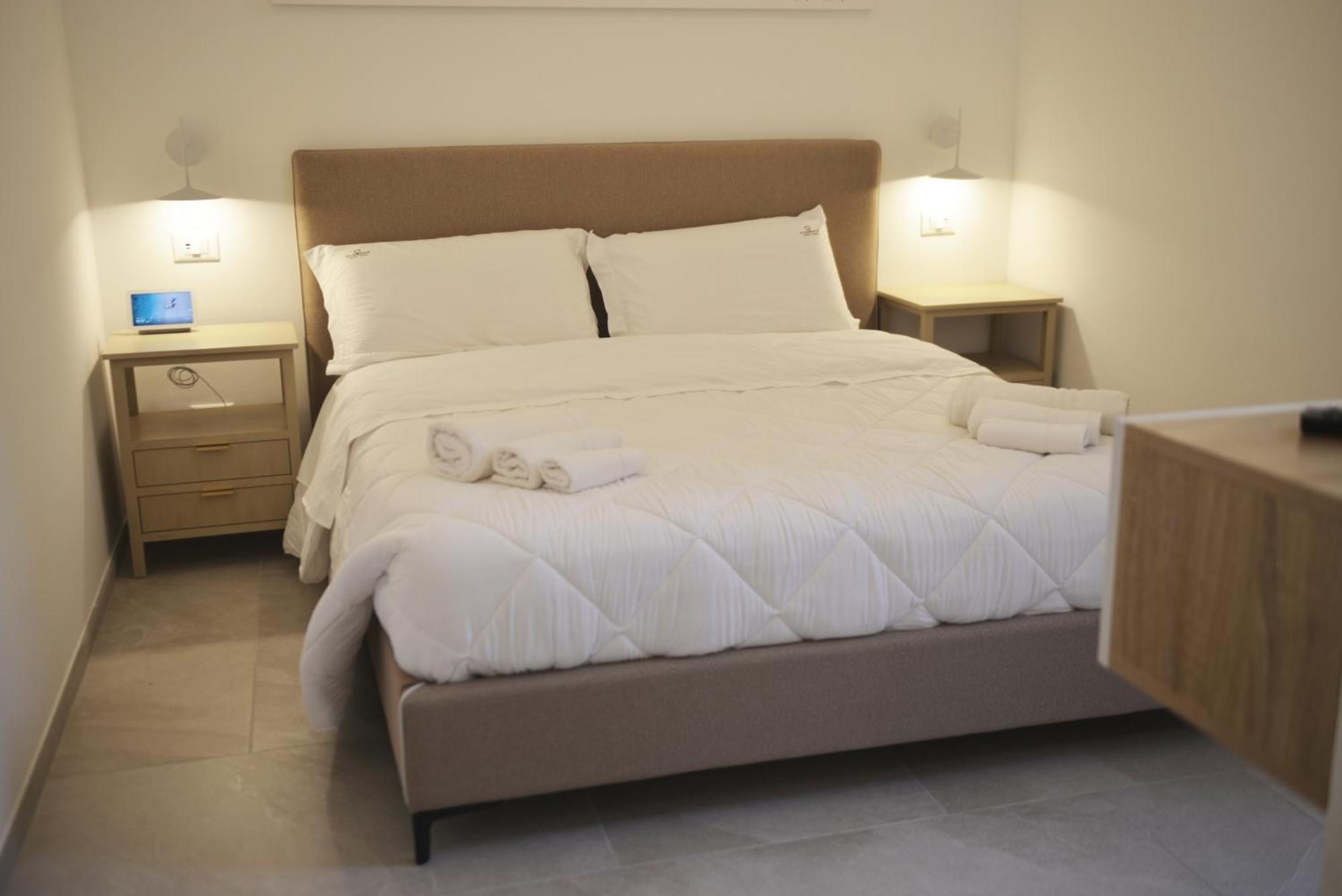 Ellements - Luxury Rooms บรินดิซิ ภายนอก รูปภาพ